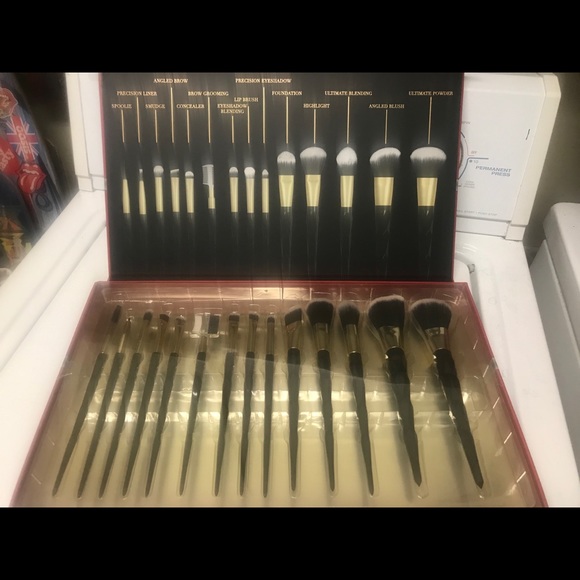 Ellen Tracy 14 pc. makeup brush set - Picture 2 of 2